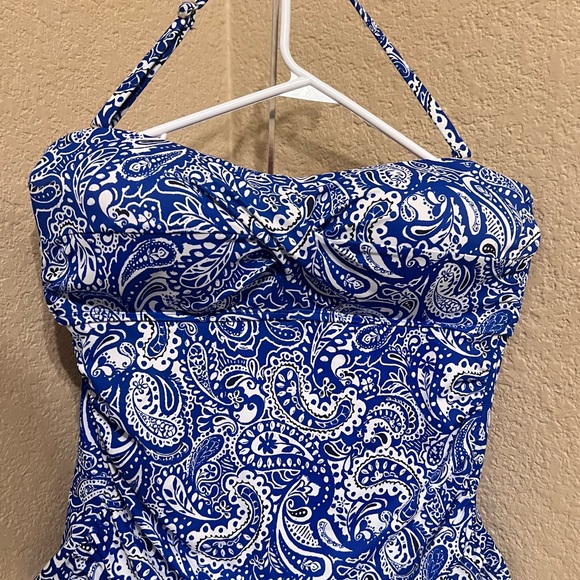 Liz Claiborne Women’s Swimsuit top. - Picture 2 of 6
